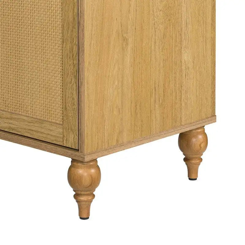 Mobiletto Newcomb in stile transizionale a 2 ante con pannelli in rattan - mobiletto contenitore in legno marrone con ripiano regolabile